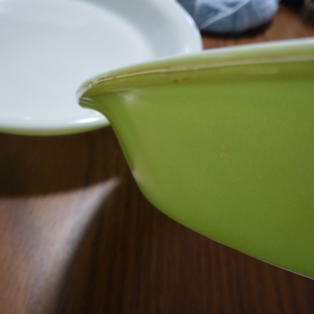 PYREX 909 Lime Green 9 inch pie plate Mold number 16 No chips or cracks. - Picture 4 of 6